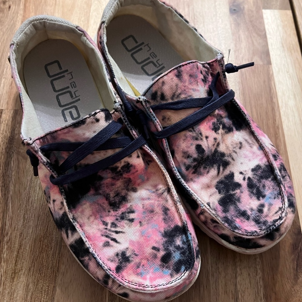 Hey Dude Wendy pink and navy tie dye size 9
